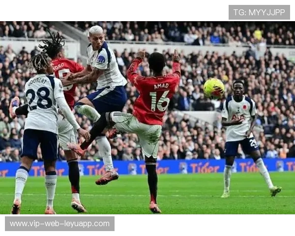 曼联防守漏洞大，客战热刺前景不乐观。，曼联对热刺阵容