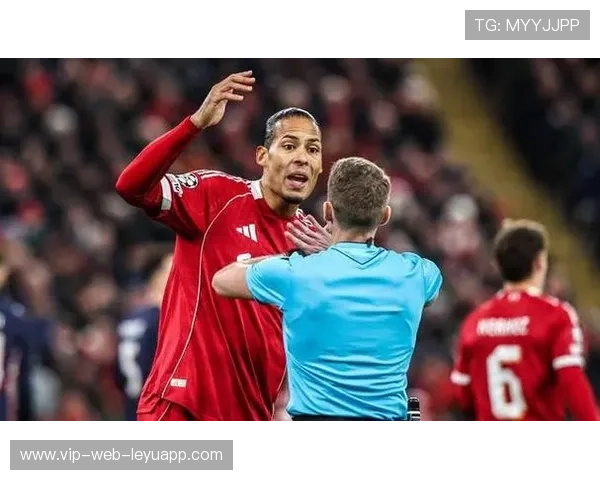 利物浦角球连续制造威胁，范迪克头球顶偏